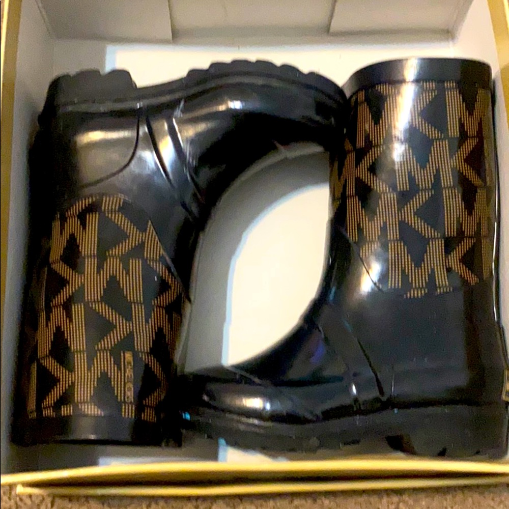 Michael Kors  girl boots